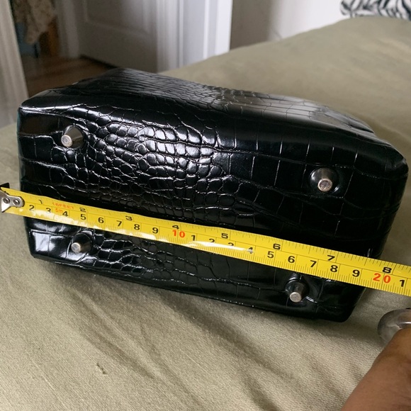 BCBG black crocodile skin handbag - Picture 6 of 7